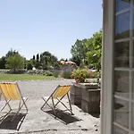Domaine Les Magasins Bed & Breakfast